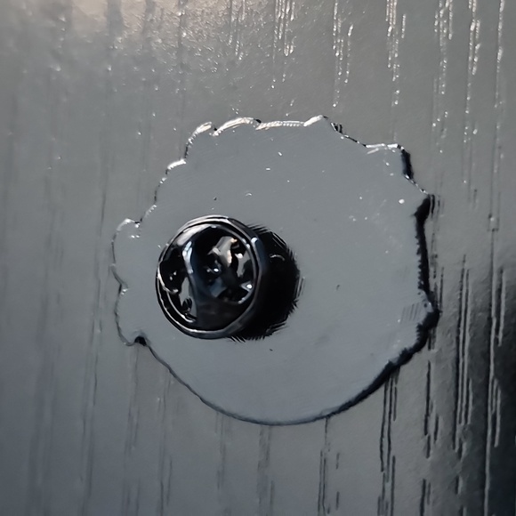 Born to Surf Beach Enamel Pin - Picture 2 of 3